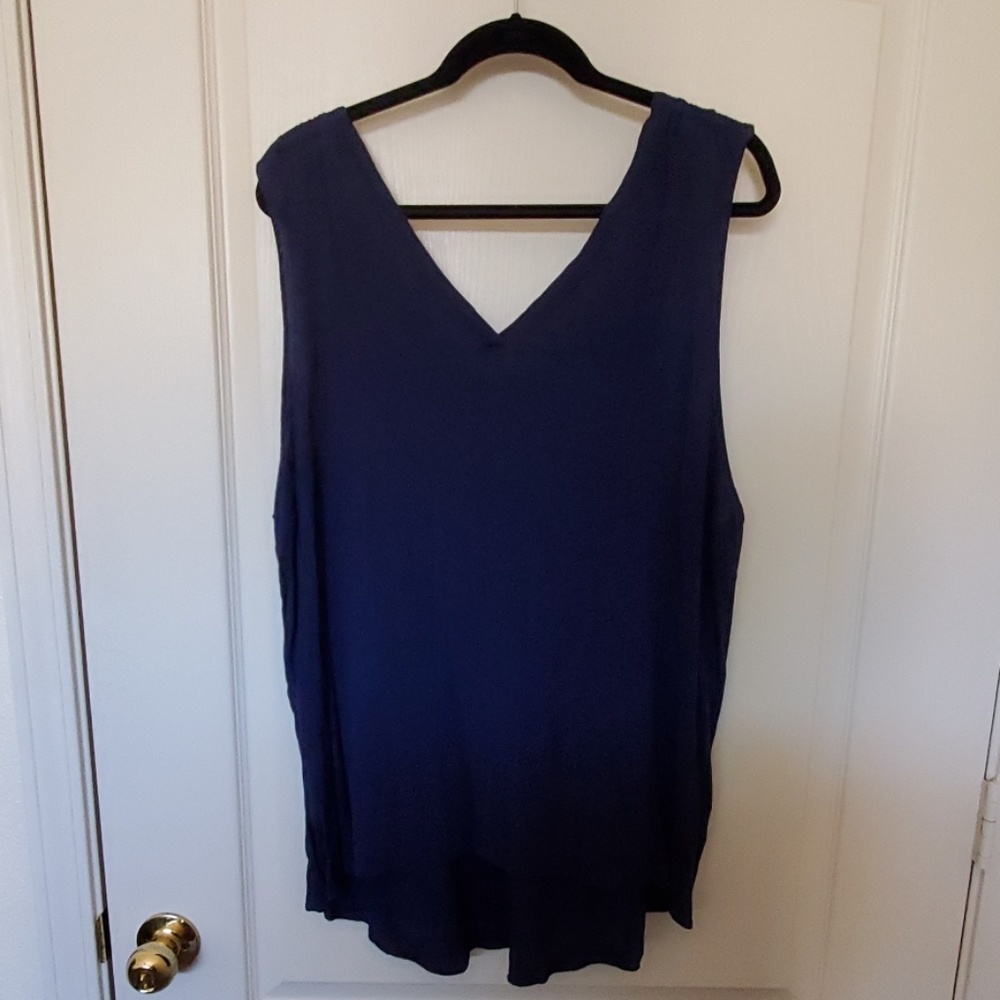 Navy, crinkle fabric tank